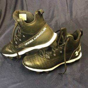NWOT Under Armour football cleats